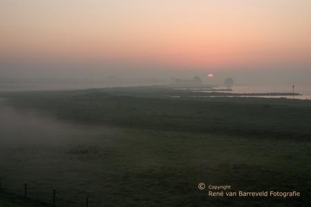 Ochtendzon boven De Lek